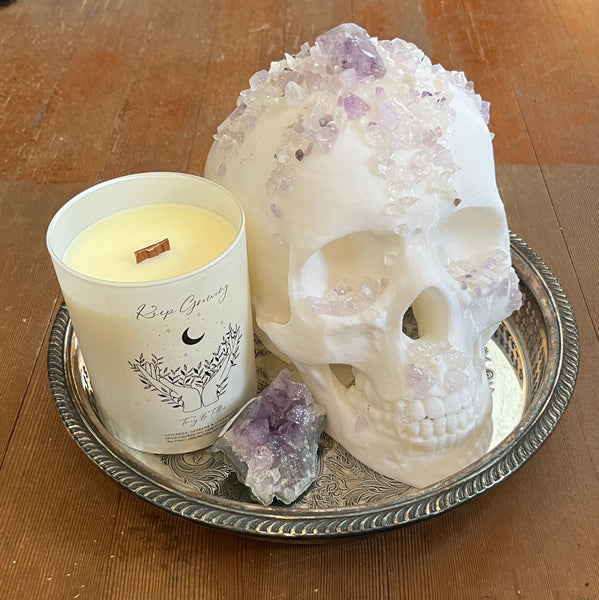 Amethyst’s on White Enviro Skull