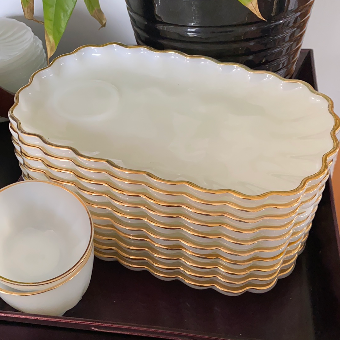 Milk glass luncheon set online