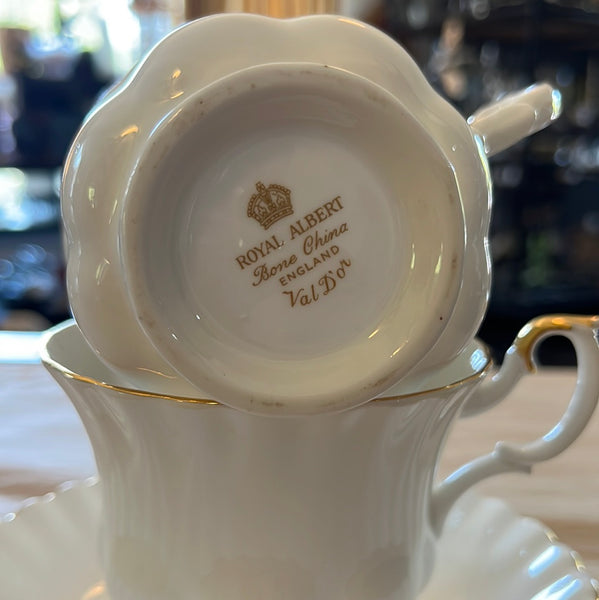 Vintage Royal Albert, Val D'or Tea Cups & Saucers