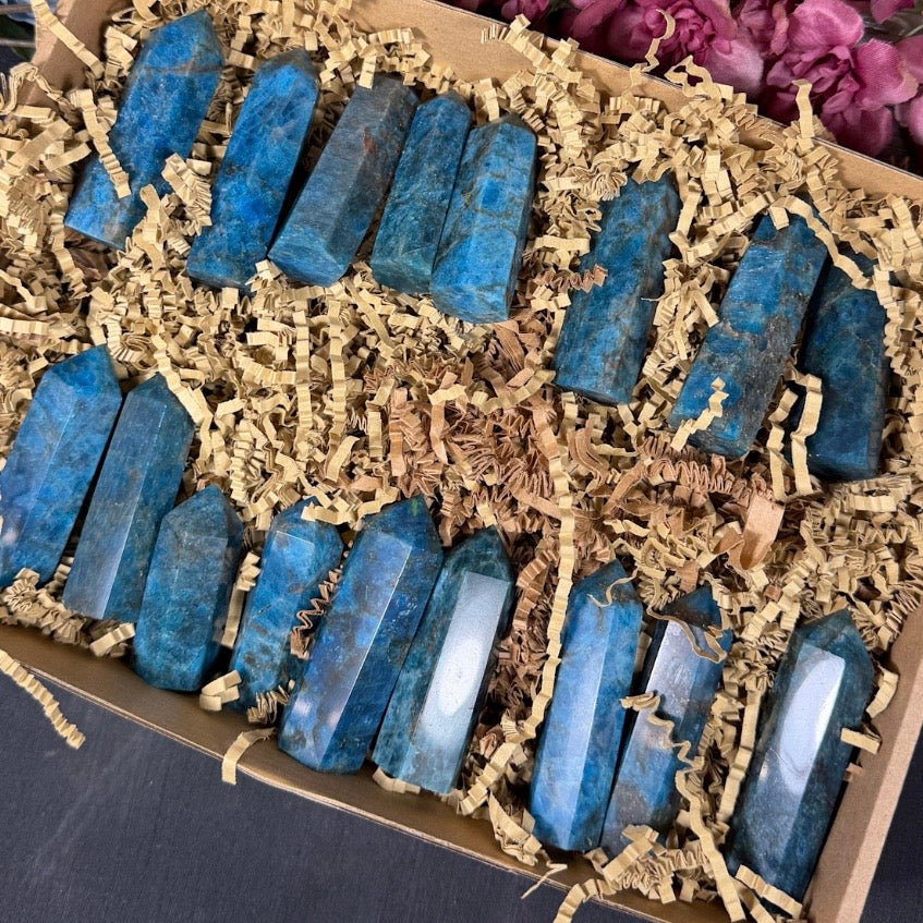 Blue Apatite Generator Tower – Clarity & Manifestation Healing Crystal
