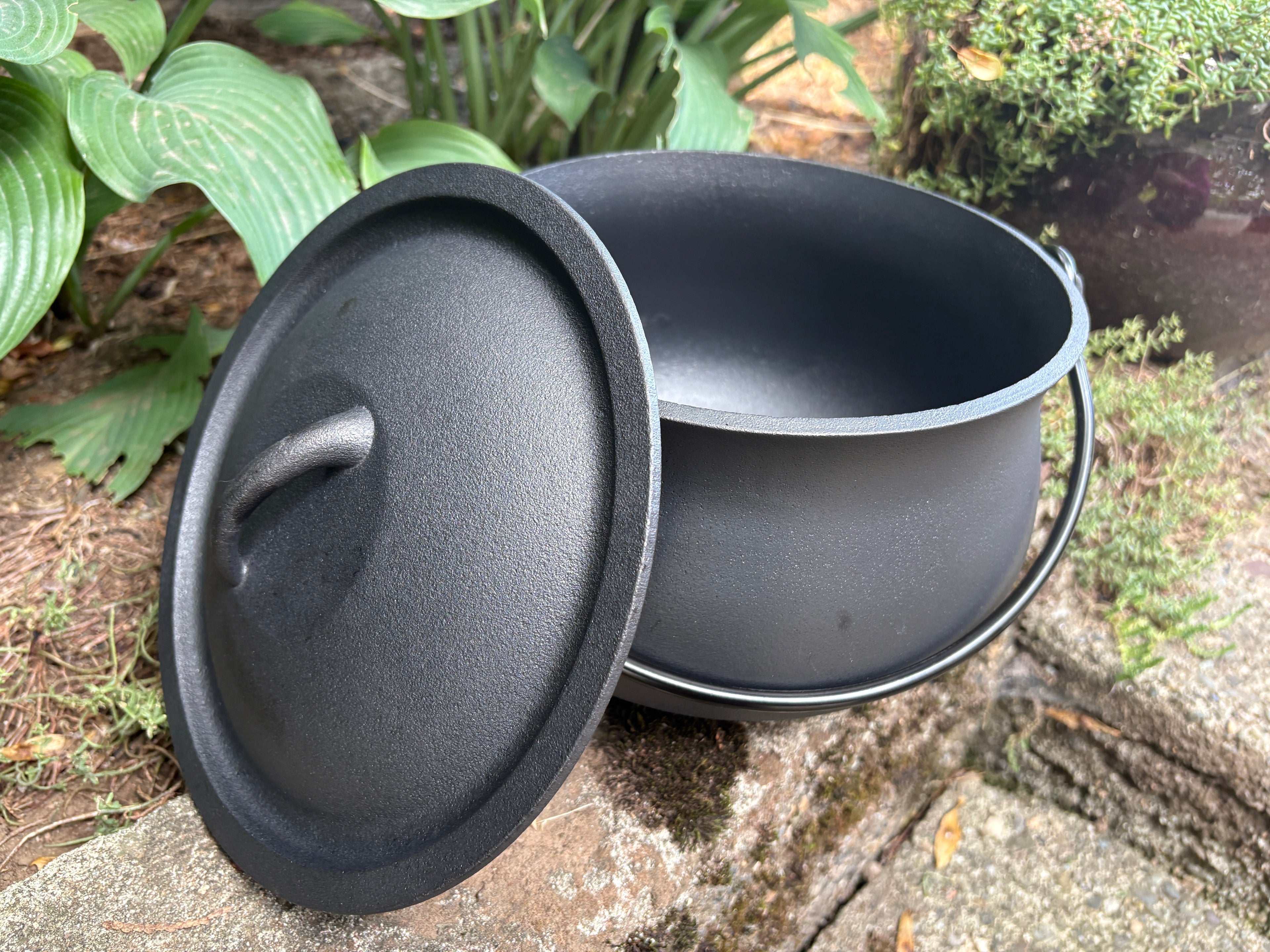 Cast Iron Cauldron — 6 Quart / 5.6 L