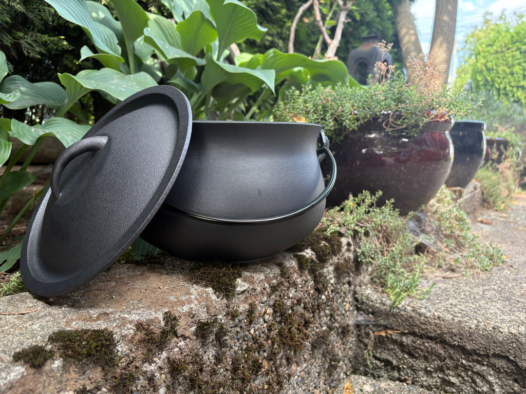 Cast Iron Cauldron — 6 Quart / 5.6 L