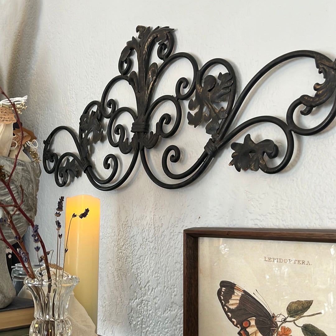 Metal Wall Scroll w/ Vines