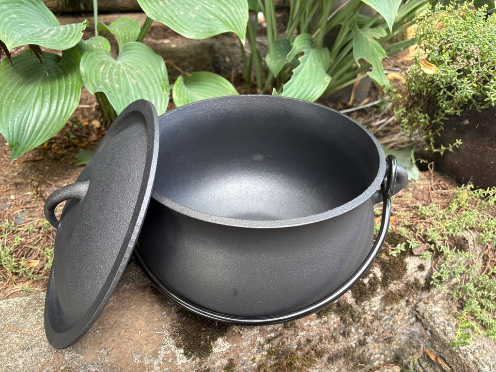 Cast Iron Cauldron — 6 Quart / 5.6 L