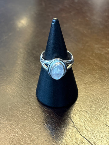 Silver .925 Rainbow Moonstone Ring (176)