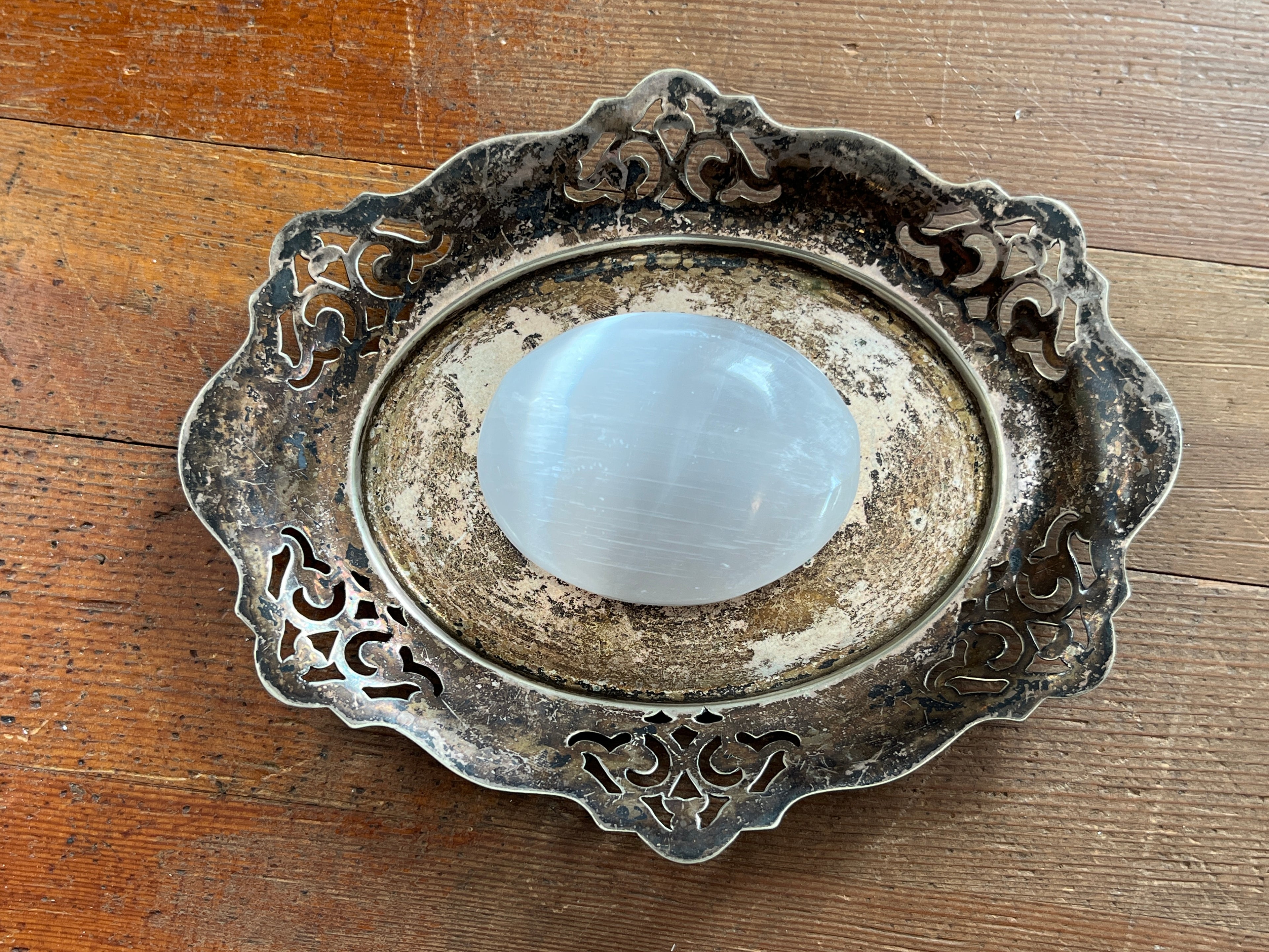 Selenite Palm Stone – Cleansing & High Vibration Healing Crystal (Satin Spar)