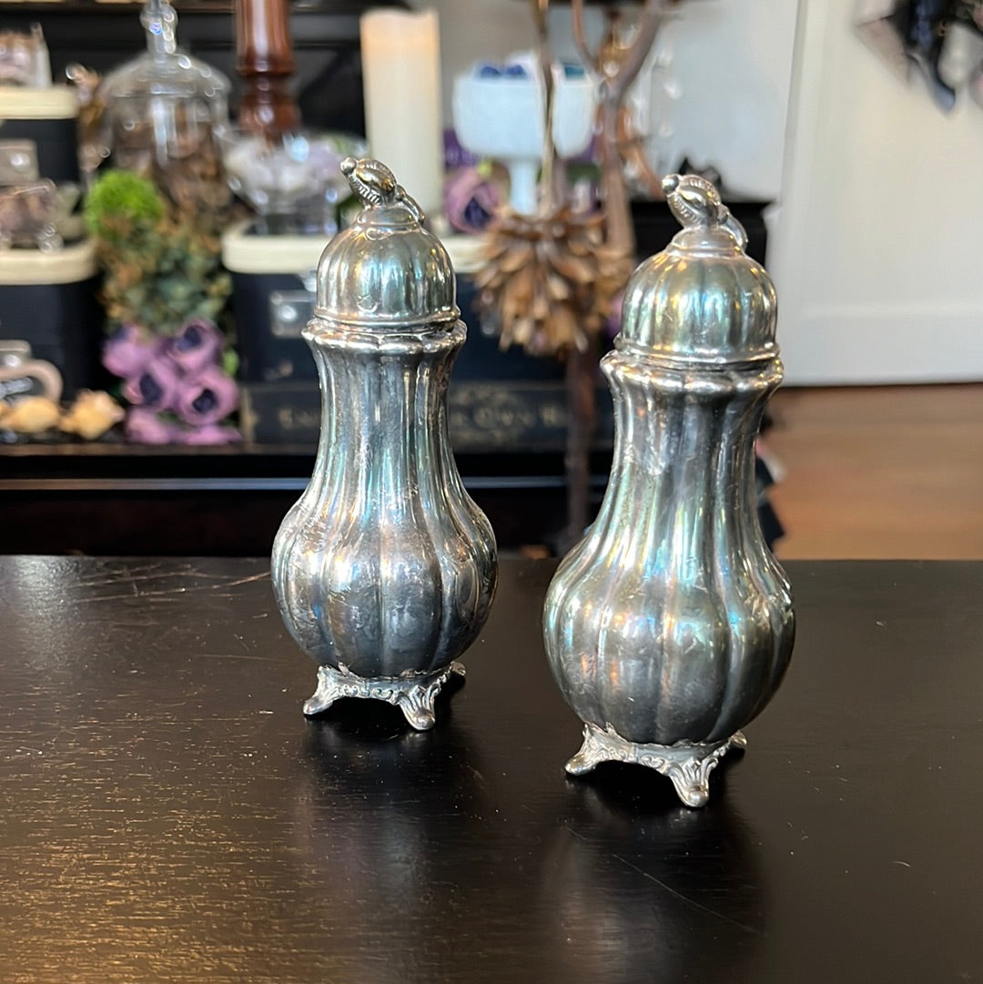 Silver Oneida Leaf Salt Pepper Shakers
