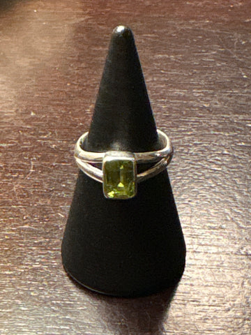 Silver .925 Peridot Ring (170)