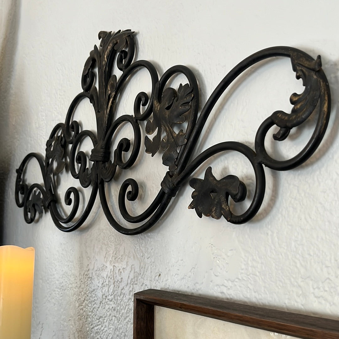 Metal Wall Scroll w/ Vines