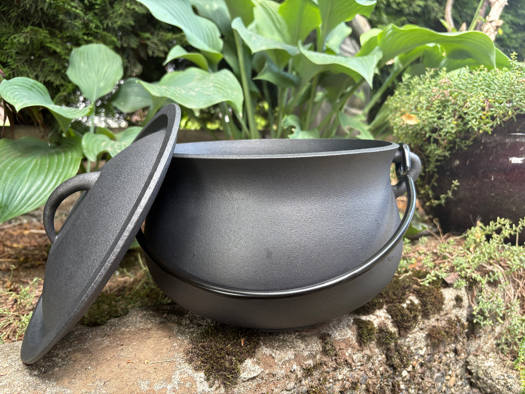 Cast Iron Cauldron — 6 Quart / 5.6 L