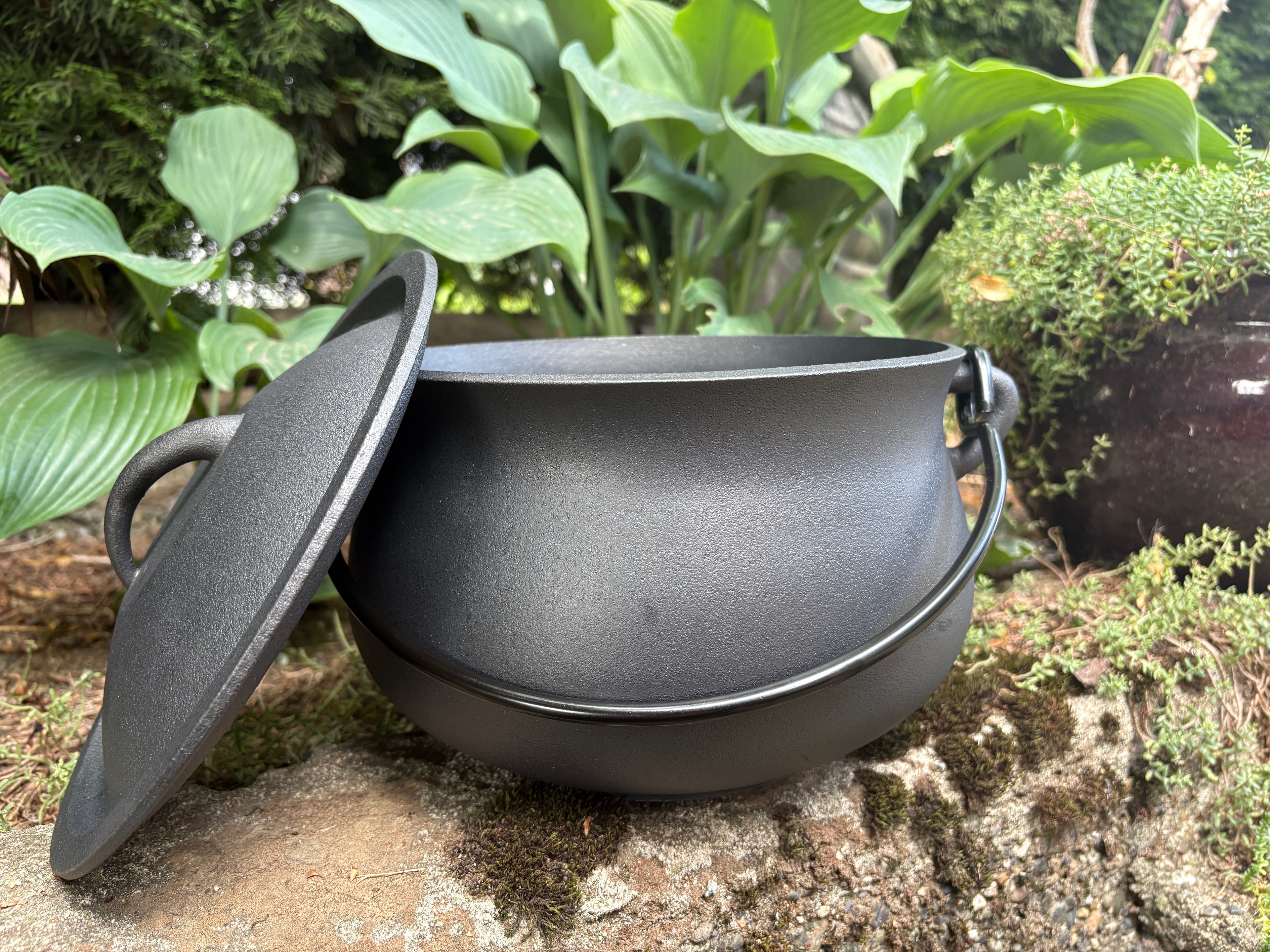 Cast Iron Cauldron — 6 Quart / 5.6 L