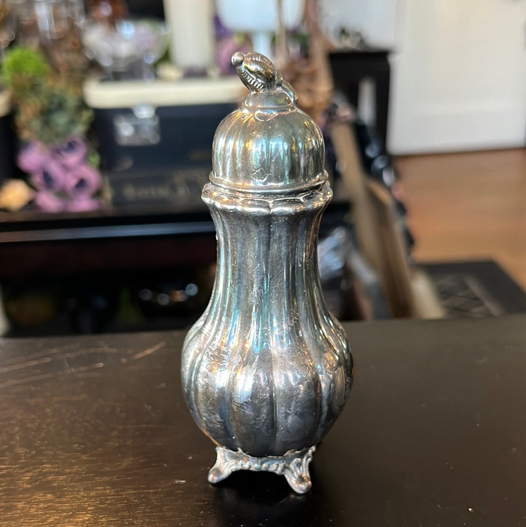Silver Oneida Leaf Salt Pepper Shakers