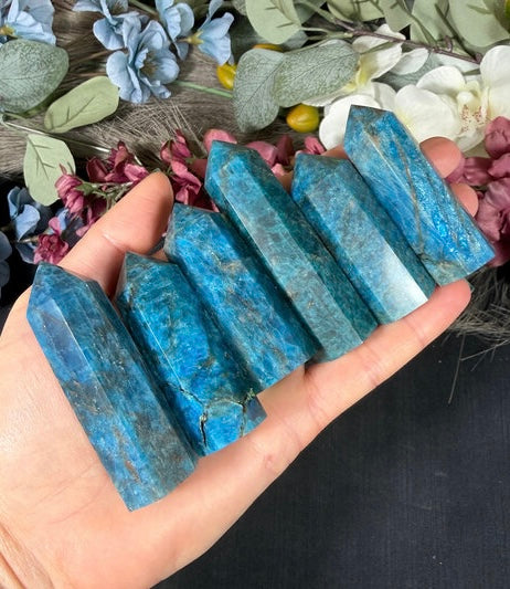 Blue Apatite Generator Tower – Clarity & Manifestation Healing Crystal