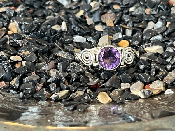 Silver .925 Amethyst Ring (104)