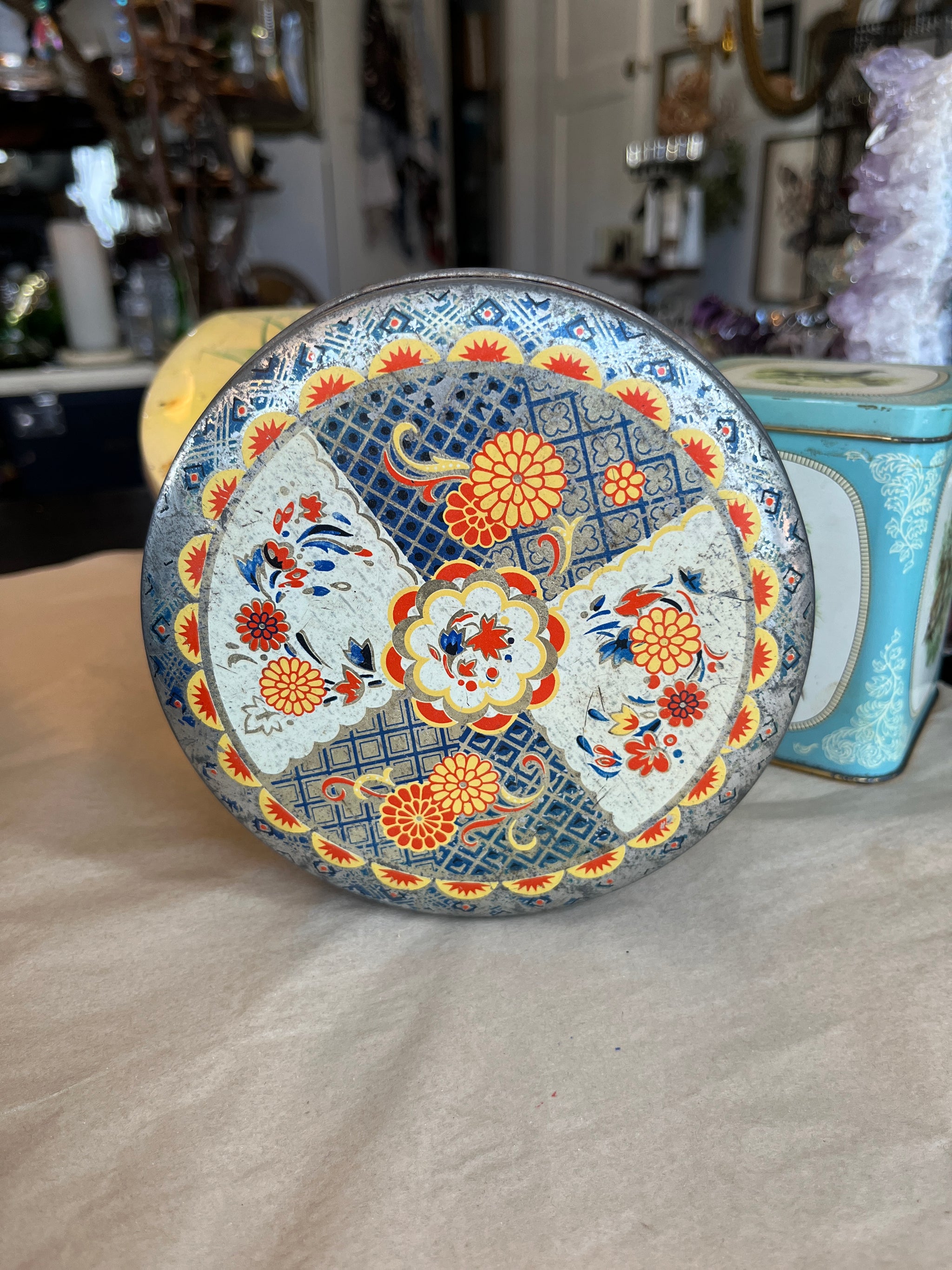 アンティークGray Dunn ビスケット缶 赤系花柄 スコットランド アンティークGray Dunn ビスケット缶 赤系花柄 スコットランド