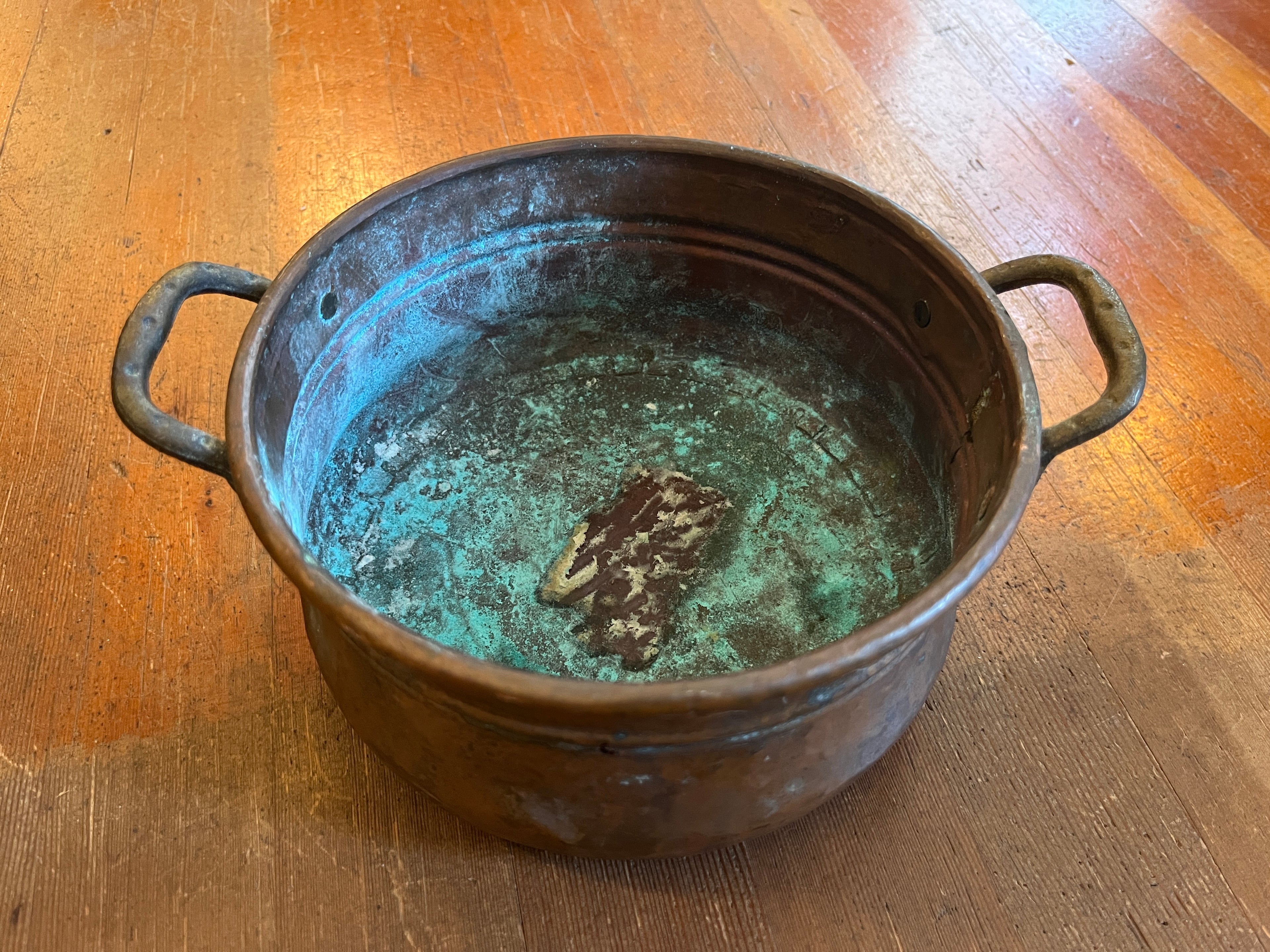 Vintage Hammered Copper Dovetail Pot/ Cauldron