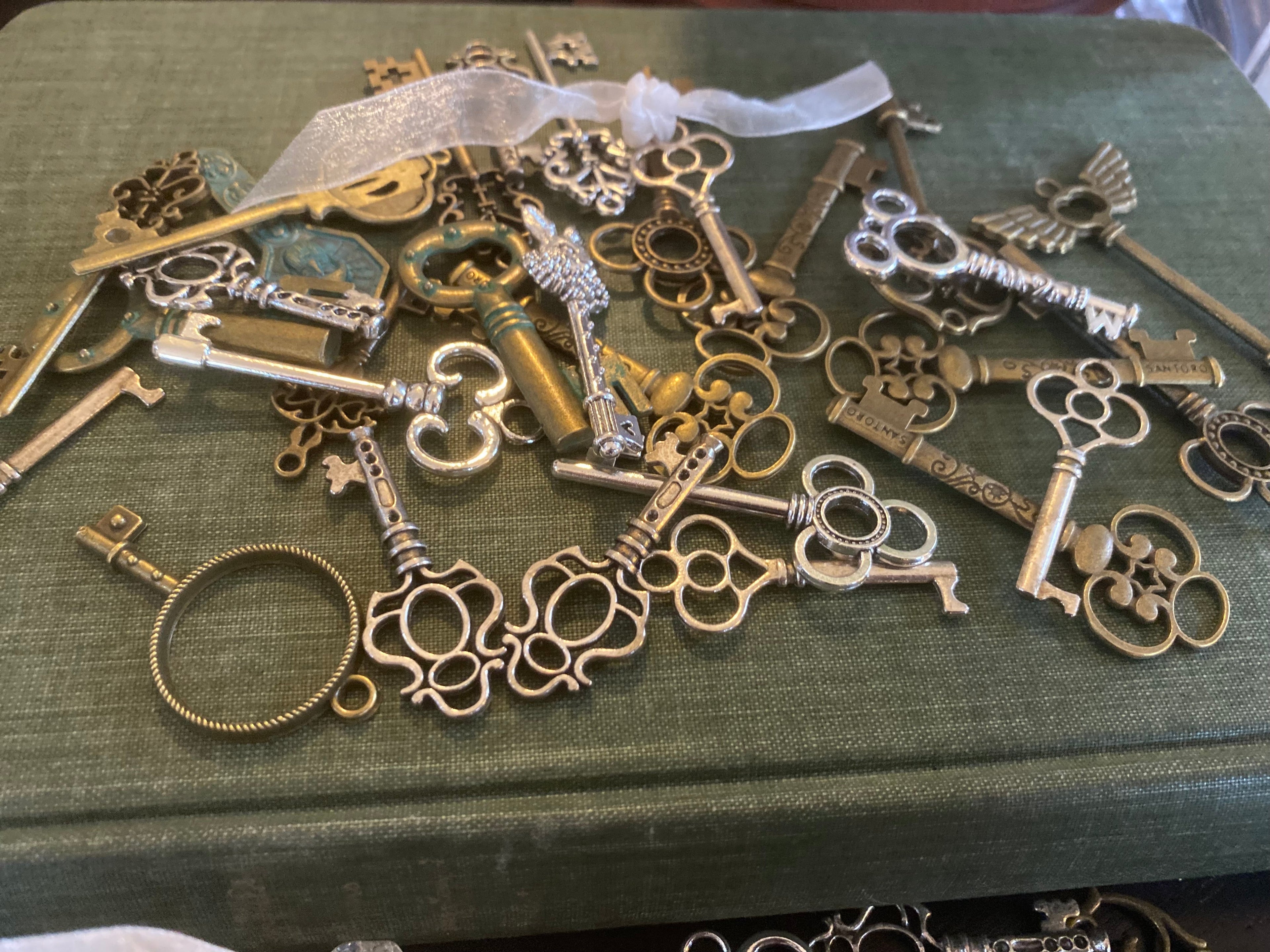 Skeleton Keys Medium