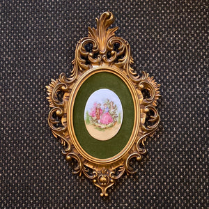 Vintage Ornate Oval Frame w/ Scene of Couple