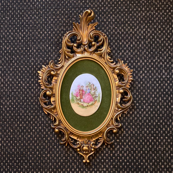 Vintage Ornate Oval Frame w/ Scene of Couple