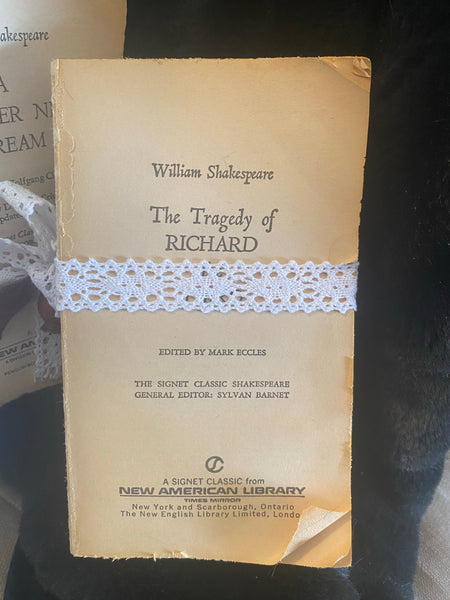 Vintage Inspired Shakespeare Signet Classic