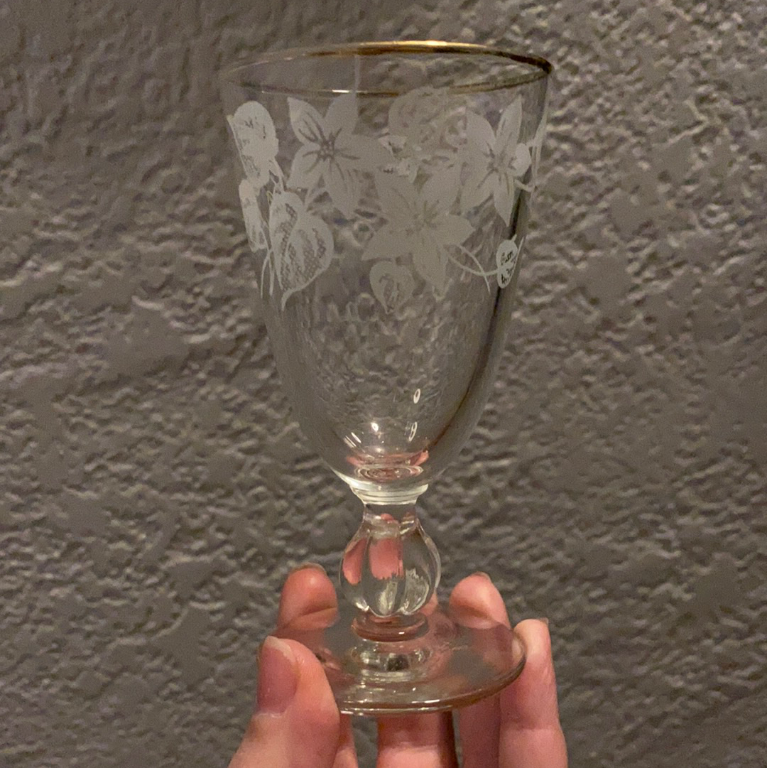 Libbey Vintage Wine Glass / Goblet w/ White Flower & Leaf