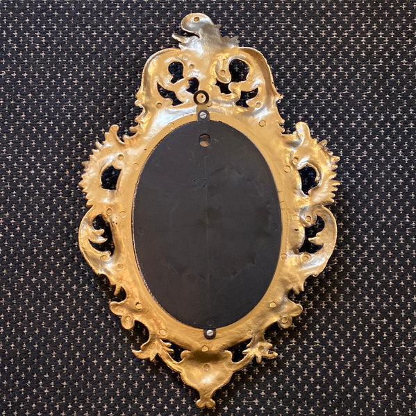 Vintage Ornate Oval Frame w/ Scene of Couple
