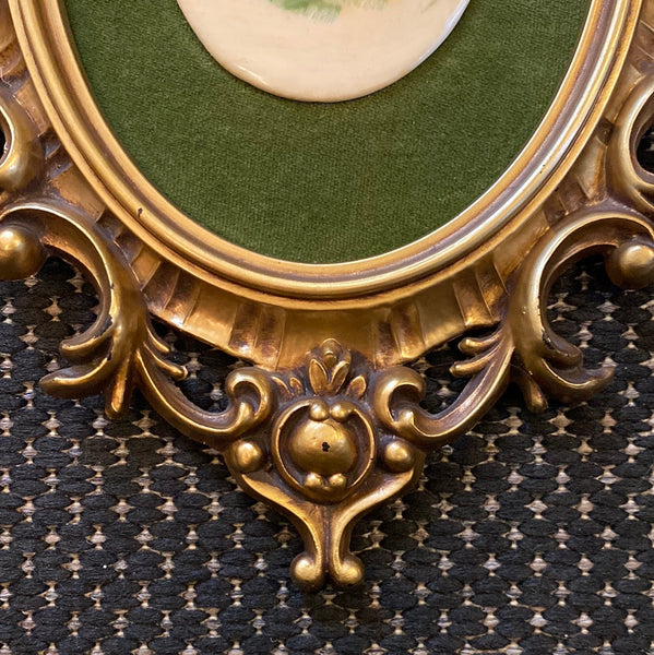 Vintage Ornate Oval Frame w/ Scene of Couple