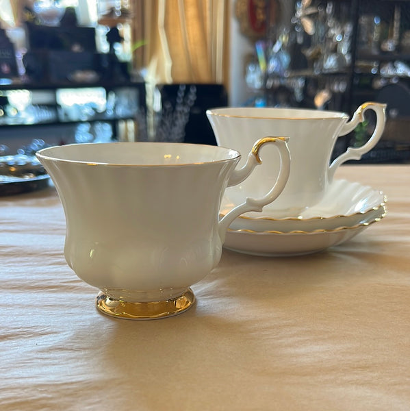 Vintage Royal Albert, Val D'or Tea Cups & Saucers