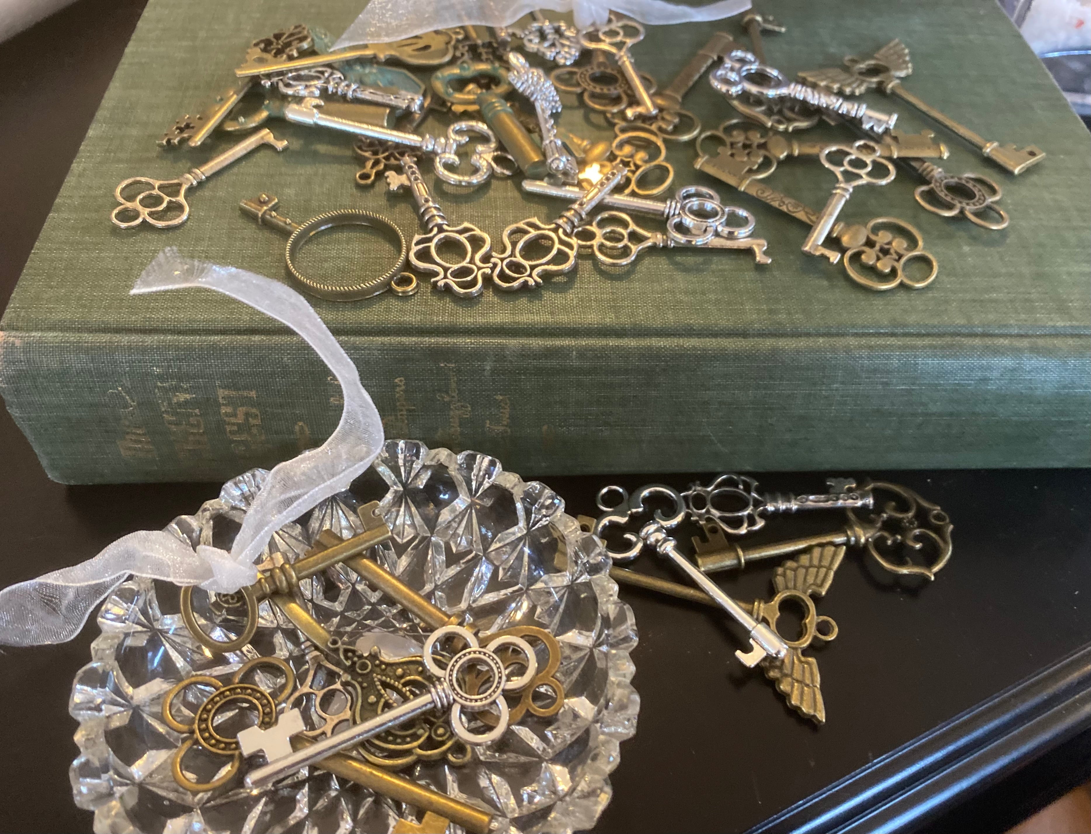 Skeleton Keys Large