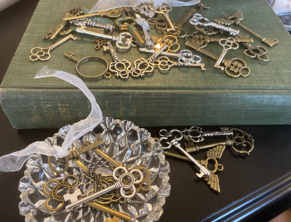 Skeleton Keys Large