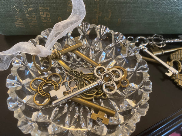 Skeleton Keys Large