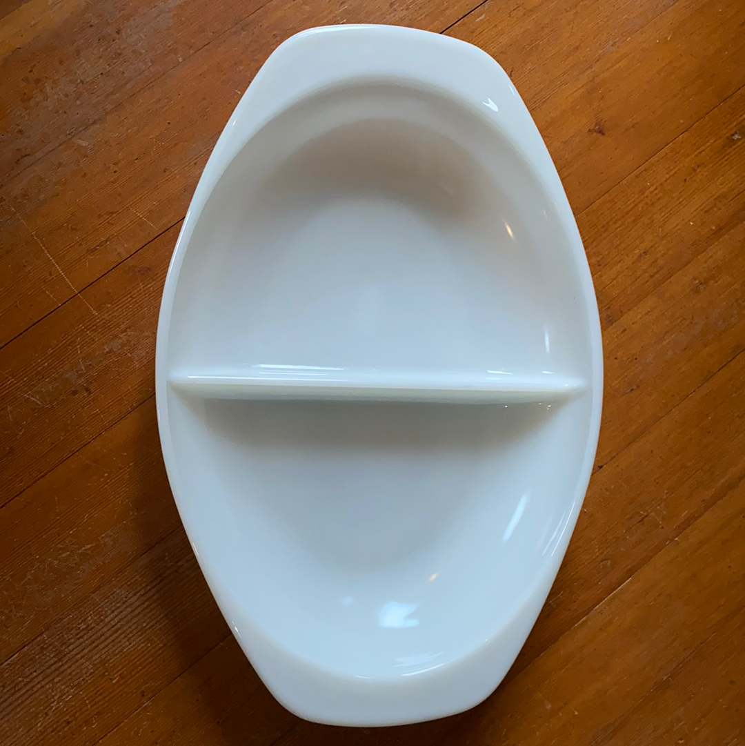 Pyrex Opal, 1.5 Quart Oval Divided Dish