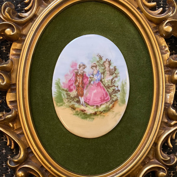 Vintage Ornate Oval Frame w/ Scene of Couple