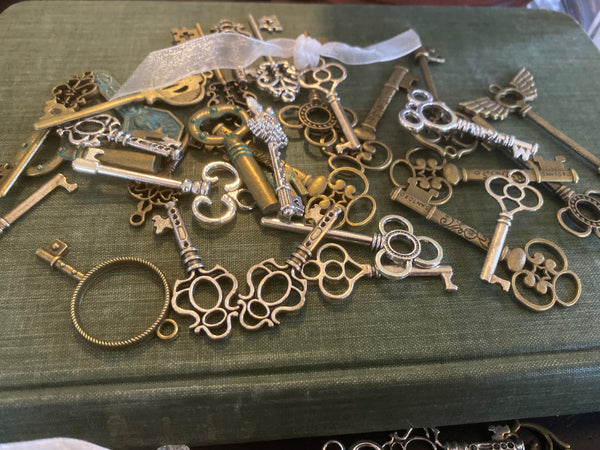 Skeleton Keys Large